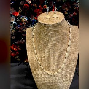 Vintage Women's Fashion Necklace & Earrings Set Silver Tone Teardrop Pearl 17”